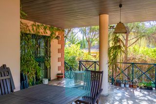 Chalet in Dehesa - Monacilla. Exclusivo chalet independiente en la dehesa golf, con piscina pr