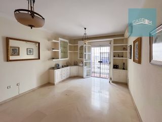 Etagenwohnung en Centro. Magn�fico piso c�ntrico y luminoso de 2 dormitorios, junto a la