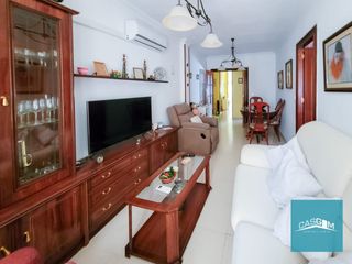 Pis  Avenida san antonio. Piso de 3 dormitorios y 1 ba�o completo, con balc�n, aire acondi