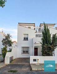 Chalet in La Antilla. Espectacular casa adosada de 120 m² con gran terraza, vistas al