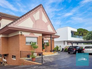 Chalet en Dehesa - Monacilla. Exclusiva villa de 470 m² en parcela de 1.000 m² junto al campo