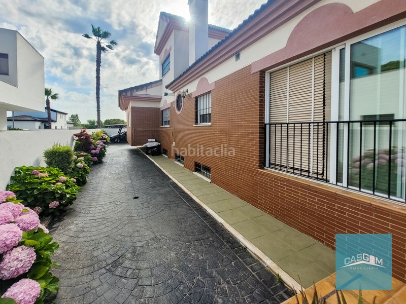Foto ef5c3048-5497-4643-a177-b466596417f2. Xalet amb xemeneia calefacció aparcament piscina a Aljaraque