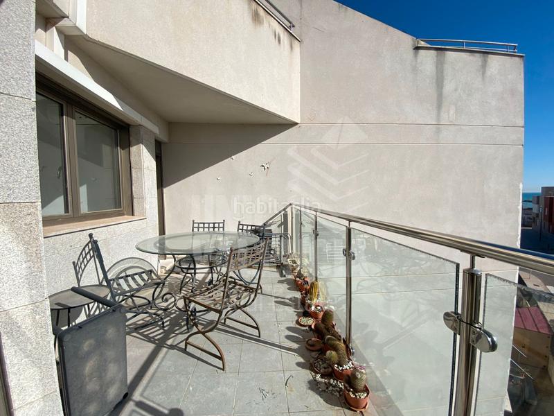 Foto d8225daa-a795-46e6-bd65-e37d9d3e4fb2. Alquiler dúplex ático dúplex con vistas al mar en playa de puzol en Puçol