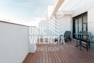 Location Attique  Carrer d'alfauir. Estudio en ático con terraza de 30 metros cuadrados en residenci