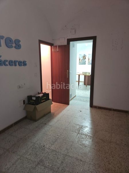 Foto 42e853f3-97fb-46ff-bfe8-a43fd6e58a9d. Casa aparellada a Casar de Cáceres