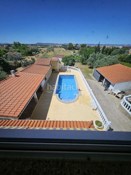 Foto 0264d34c-dbde-4937-8743-f963b4aabb94. Xalet amb calefacció aparcament piscina a Malpartida de Cáceres