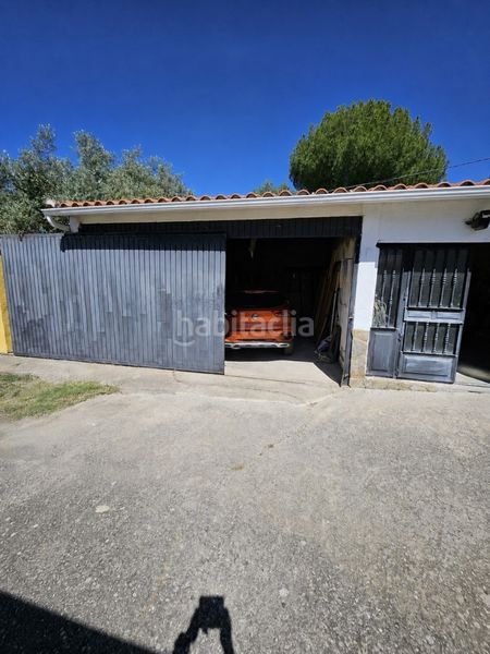 Foto a62de7ac-2517-430d-91f2-2520e6aa628b. Xalet amb calefacció aparcament piscina a Malpartida de Cáceres