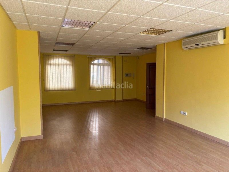 Foto d6c96e5e-eb0f-4082-93b9-9bd750d165bc. Local comercial a Ruta de la Plata Cáceres