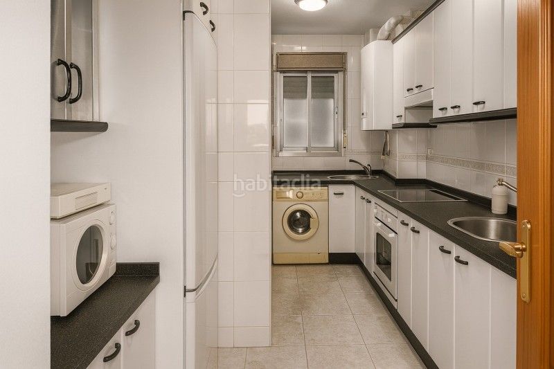 Foto 33ba0de3-81c4-4152-acd3-7ea1bc5387c5. Rent flat with heating in Centro Cáceres