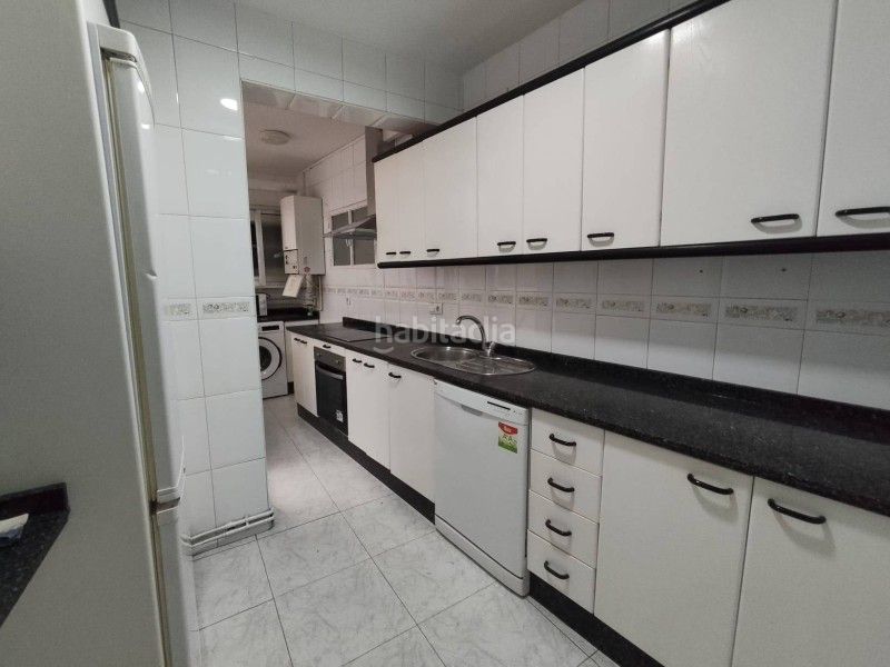 Foto 77033a8a-65a8-4070-8231-5241f1206a82. Rent flat with heating in Centro Cáceres