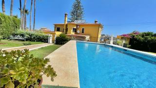 Xalet en Manantiales - Lagar - Cortijo. Villa familiar con parcela de 2000 m2