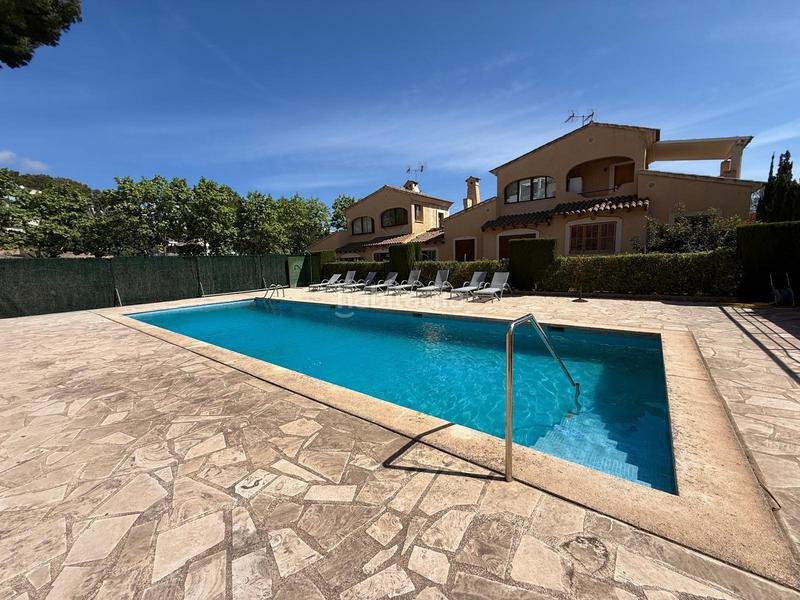Foto ac55ade2-90b0-443f-acf4-5e797a2def5a. Casa adossada amb calefacció aparcament piscina a Calvià