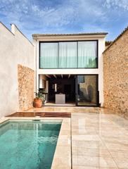 Semi detached house in Santa Margalida Poble. Exclusiva casa de pueblo con piscina en el corazón de maria de l