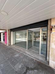 Alquiler Local Comercial en Magaluf. Local comercial reformado con terraza, en esquina en magaluf