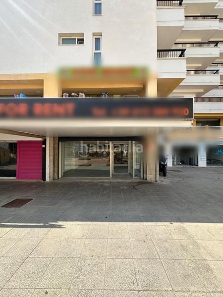 Foto d808483f-d482-4ace-adad-45b769c96268. Alquiler local comercial  reformado con terraza, en esquina en Magaluf en Calvià