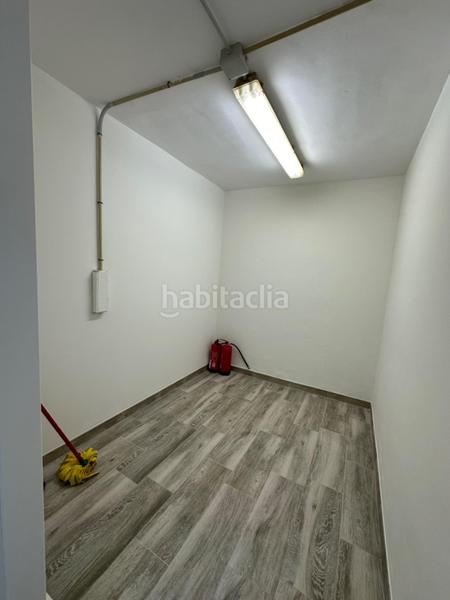 Foto f0e733d4-cb8b-4280-ab7d-b5787c5d8362. Alquiler local comercial  reformado con terraza, en esquina en Magaluf en Calvià