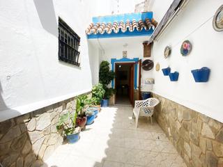 Casa a Calle de san sebastián 5. Espaciosa vivienda familiar con azotea privada, chimenea y patio