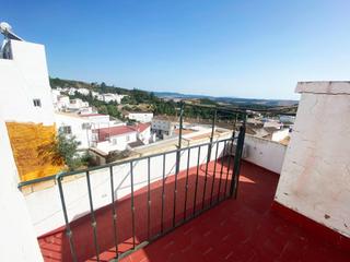 Casa  Calle de cádiz. Vivienda con terraza panorámica en pleno centro de alcalá de los