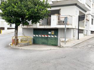 Aparcament cotxe a Calle alfonso el onceno 1. Dos plazas de garaje en venta en alcalá de los gazules junto al