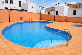 Casa  Calle el ejido. Luminosa casa con piscina y garaje en urbanización el ejido  alc