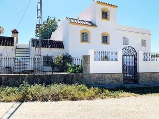 Casa a Calle carretera paterna 10. Chalet con terreno en alcalá de los gazules