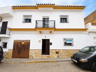 Haus  Calle calle mina. Vivienda con garaje, 3 dormitorios y amplia azotea en paterna de