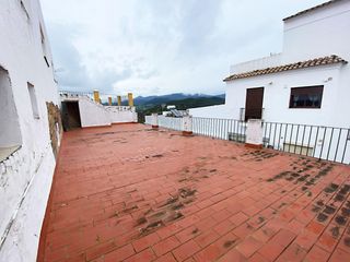 Local Comercial  Calle de nuestra señora de los santos. Amplio local con terraza en venta en calle nuestra señora de los