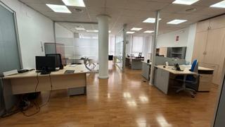 Oficina  Avinguda de prez galds. Inmueble para uso exclusivo de oficinas prximo al centro