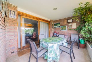 Pis  Avenida de rodajos. Exclusiva vivienda de gran amplitud con terraza y piscina en poz