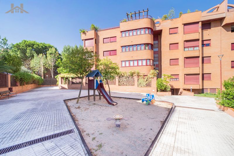 Foto 0df8dbeb-90d4-4597-80bd-1d86828251ed. Pis amb calefacció aparcament piscina a Avenida Europa Pozuelo de Alarcón
