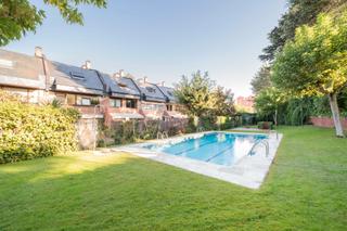 Reihenhaus  Avenida de juan pablo ii. Chalet adosado en venta en avenida de juan pablo ii