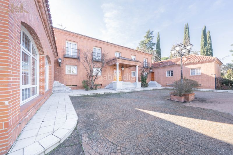 Foto 4d0d447b-9a97-4855-af05-ca591534ee1e. Chalet con camino riscaldamento parcheggio piscina in Pozuelo de Alarcón