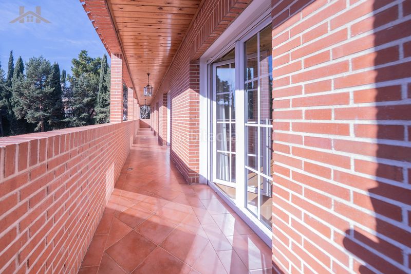 Foto e7b8d4e6-1cc4-4760-be0f-3305df024f8a. Chalet con camino riscaldamento parcheggio piscina in Pozuelo de Alarcón