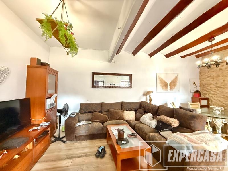 Foto d2f2f8d9-ee47-46f1-8b0d-56cd1070bb1e. House with parking in Casco Antiguo Llíria