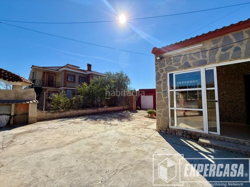 Foto d2ae9d11-6537-42ea-9761-203c229b7df3. Xalet amb aparcament piscina a Santa Bárbara Llíria