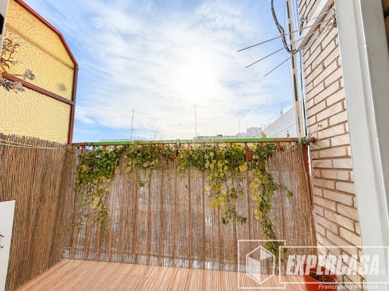 Foto 0e8e977b-dd19-48aa-a074-4d0a9881573b. Piso en calle duc de Llíria 65 en Parque de la Bombilla Llíria