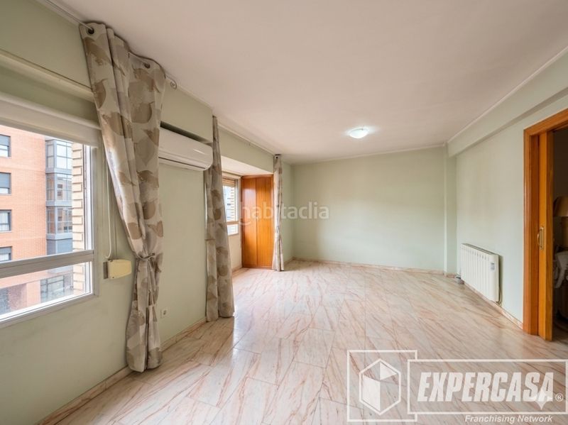 Foto a60815c5-ff8d-4e1e-bf51-d528a373f733. Piso en calle duc de Llíria 65 en Parque de la Bombilla Llíria