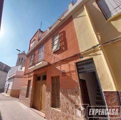 Mas à Calle hernán cortés 13