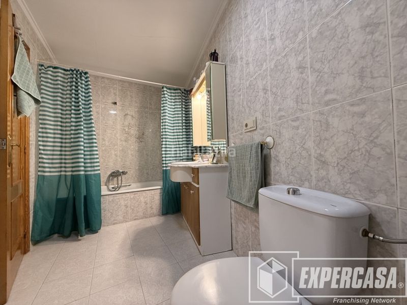 Foto bebca97e-e15c-4bc2-87dc-909b35bea48c. Casa amb aparcament a Riba - roja de Túria