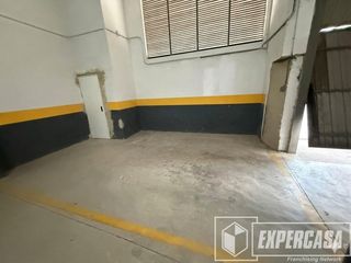 Autoparkplatz in Parque de la Bombilla
