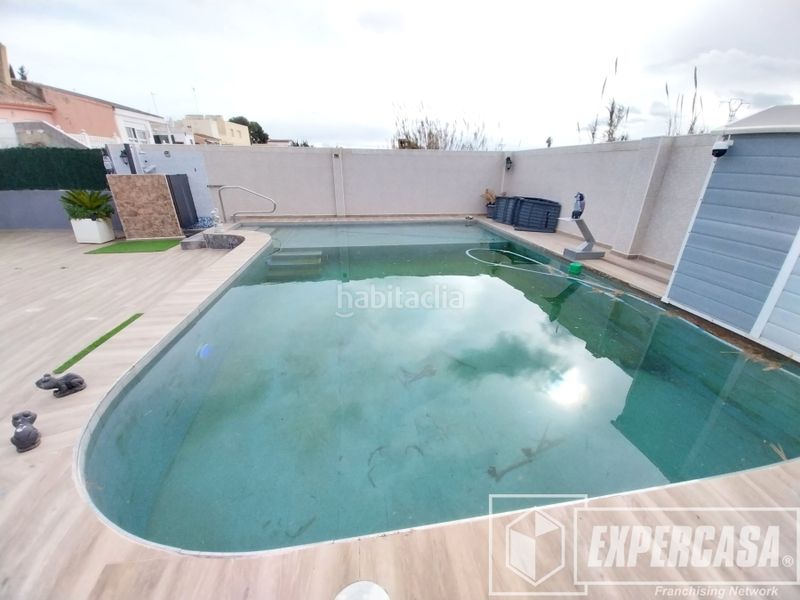 Foto 7f596643-8f37-4c50-ab7f-d21868595f5b. Chalet en Poble Nou Torrent