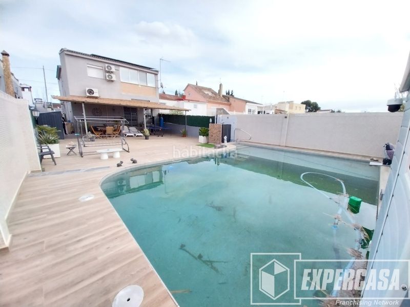 Foto 446d1fc6-cea2-4113-a652-6be8da4f623e. Xalet amb calefacció aparcament piscina a Poble Nou Torrent