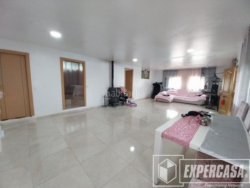 Foto fe35895d-504b-45e8-a8cc-21c0dab01bd3. Xalet amb piscina a Monserrat