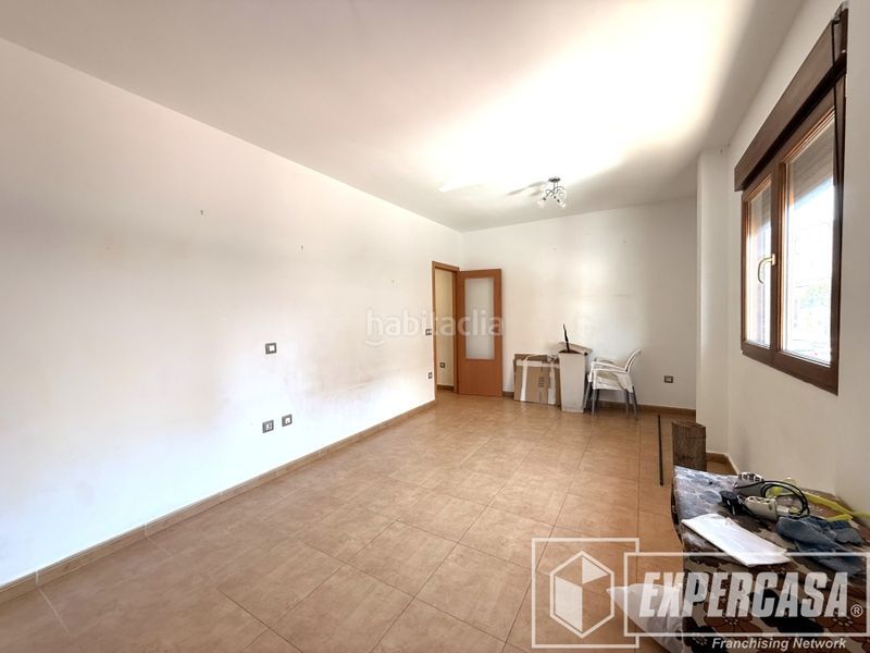 Foto a2b55825-ce45-4e10-8006-0d5e86dac298. Flat with parking in Riba - roja de Túria