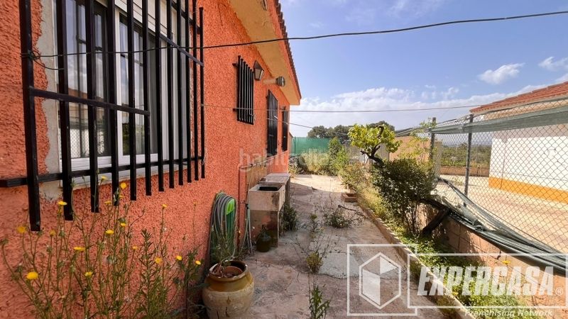 Foto a5d7ba70-c860-44e9-ae86-2b228f7fe975. Xalet amb aparcament piscina a Urbanizaciones Llíria