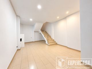 Casa adosada en Riba - roja de T�ria