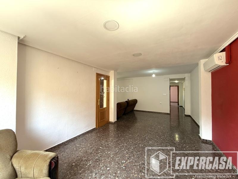 Foto 996d48a2-3ce2-43ed-8cba-4906e5937992. Piso en calle calle primero de mayo 1 en Riba - roja de Túria