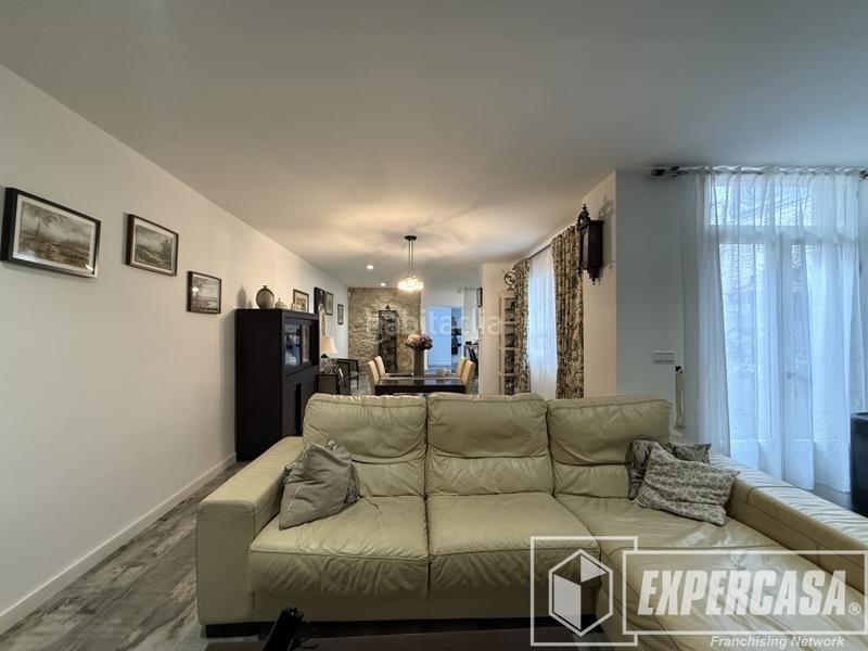 Foto 676b9479-7ac0-4a45-a2ad-9868a6f71ca1. Casa en calle calle numancia 1 en Riba - roja de Túria