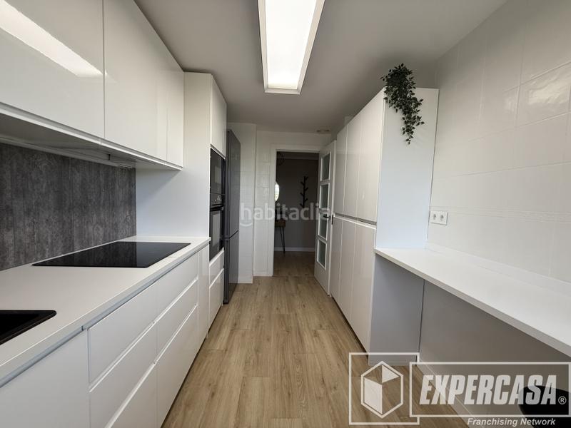 Foto 02b7b2d3-d1e2-439c-9832-350584c2741d. Piso en avenida av. los naranjos (urb. la reva) 1 en Riba - roja de Túria