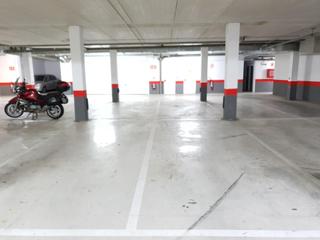 Autoparkplatz in Avenida avenida de la lostra 101. Amplia plaza de garaje de fácil acceso.